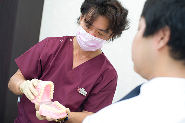 【根本治療のため】全ての患者さんの顎関節と咬み合わせを診察しています。